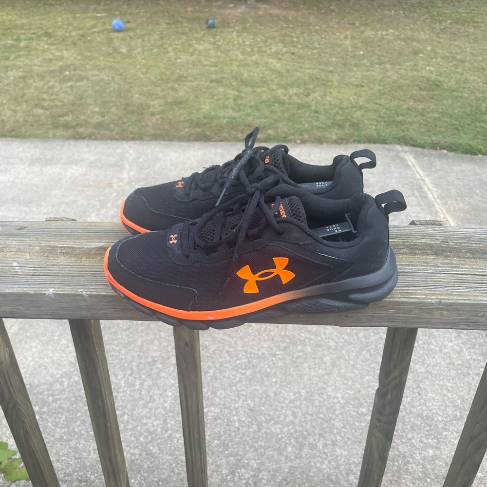 Under Armour charged assert 9